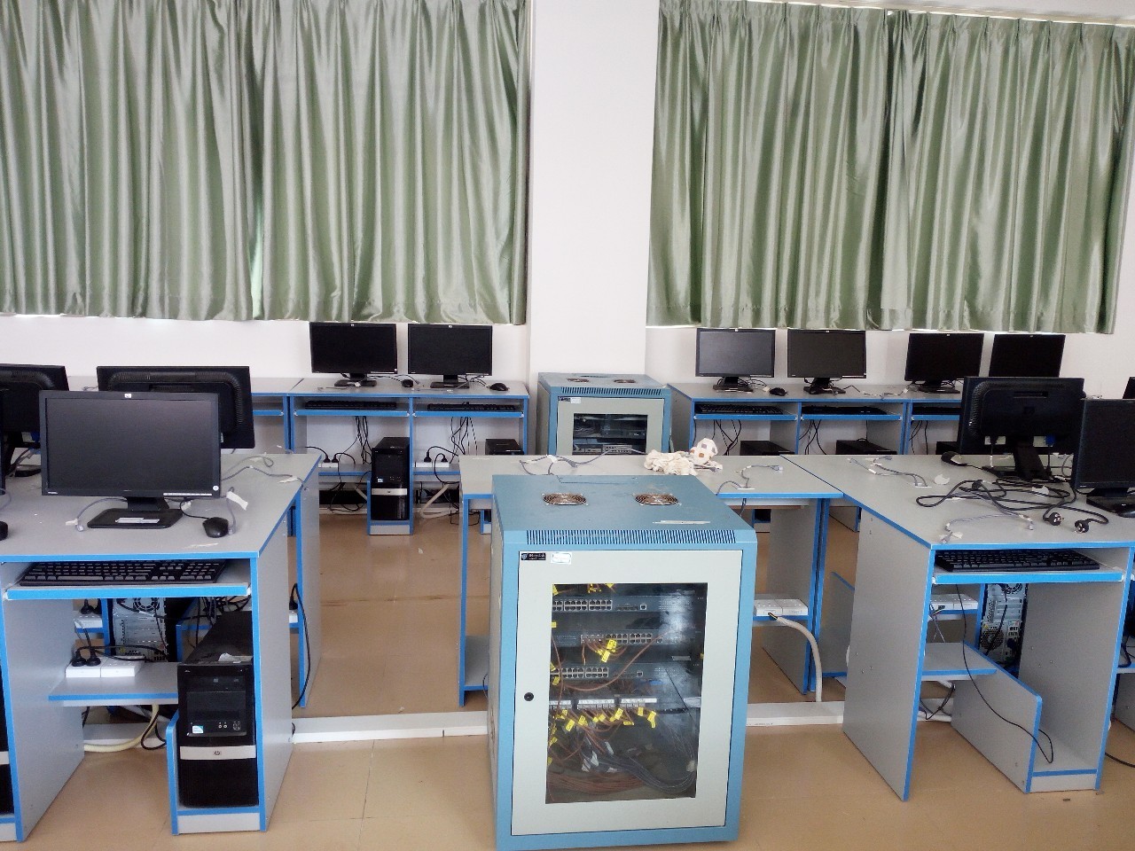 以實訓(xùn)室建設(shè)為支撐的經(jīng)濟信息咨詢?nèi)瞬排囵B(yǎng)模式探究