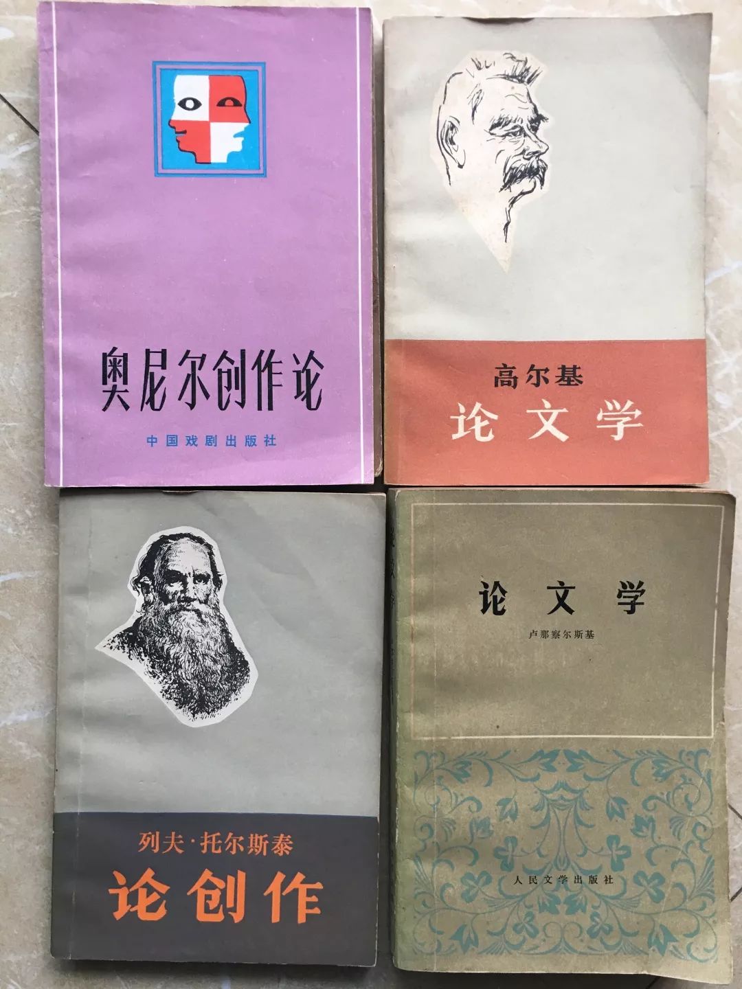在生活的巨石間自由生長